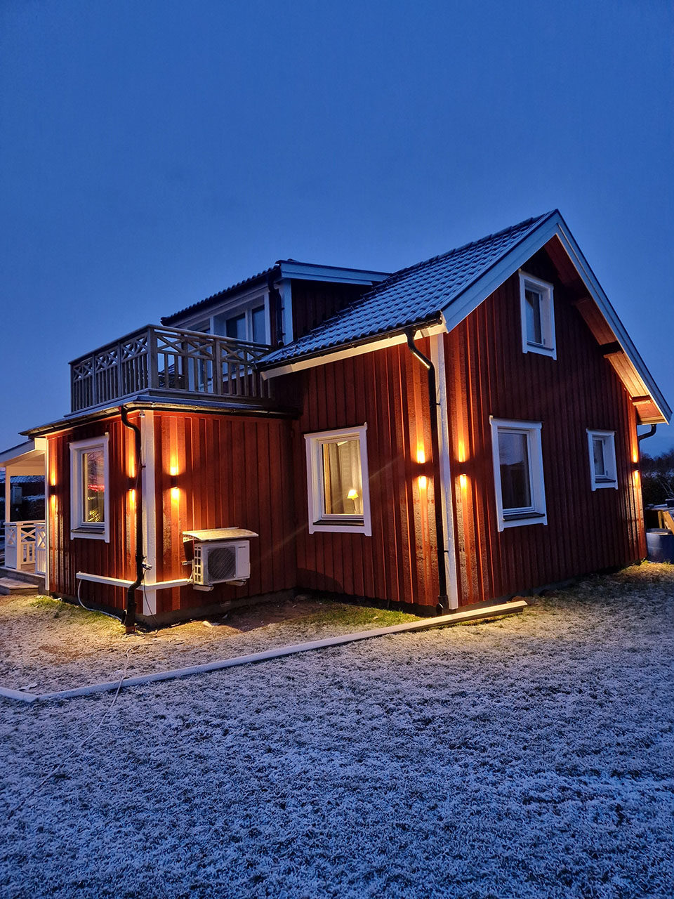 Urhem renoverade bostadshus i Timmersdala med panelbyte, fönsterbyte och ny ytterdörr.