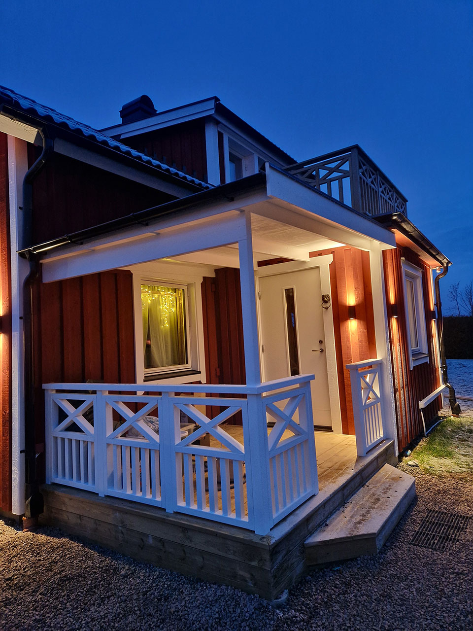 Urhem renoverade bostadshus i Timmersdala med panelbyte, fönsterbyte och ny ytterdörr.