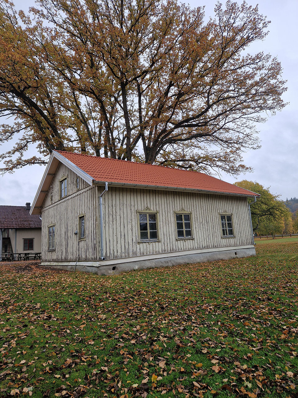 Urhem genomförde takrenovering på gård i Timmersdala.